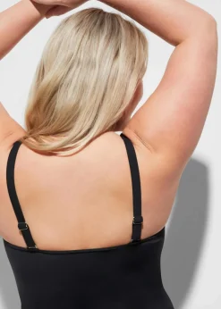 Damen bonprix Nachhaltigere Materialien|Bademode·Badeanzüge|Badeanzug mit Bein