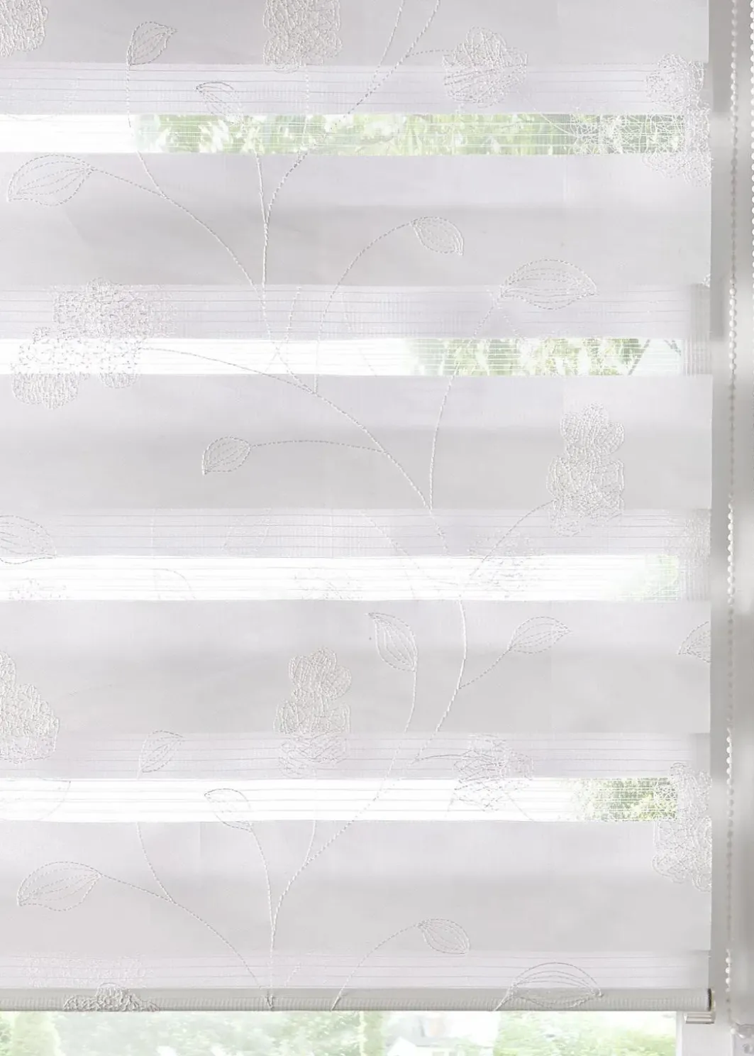 bonprix Rollos|Besticktes Doppelrollo mit Blumen