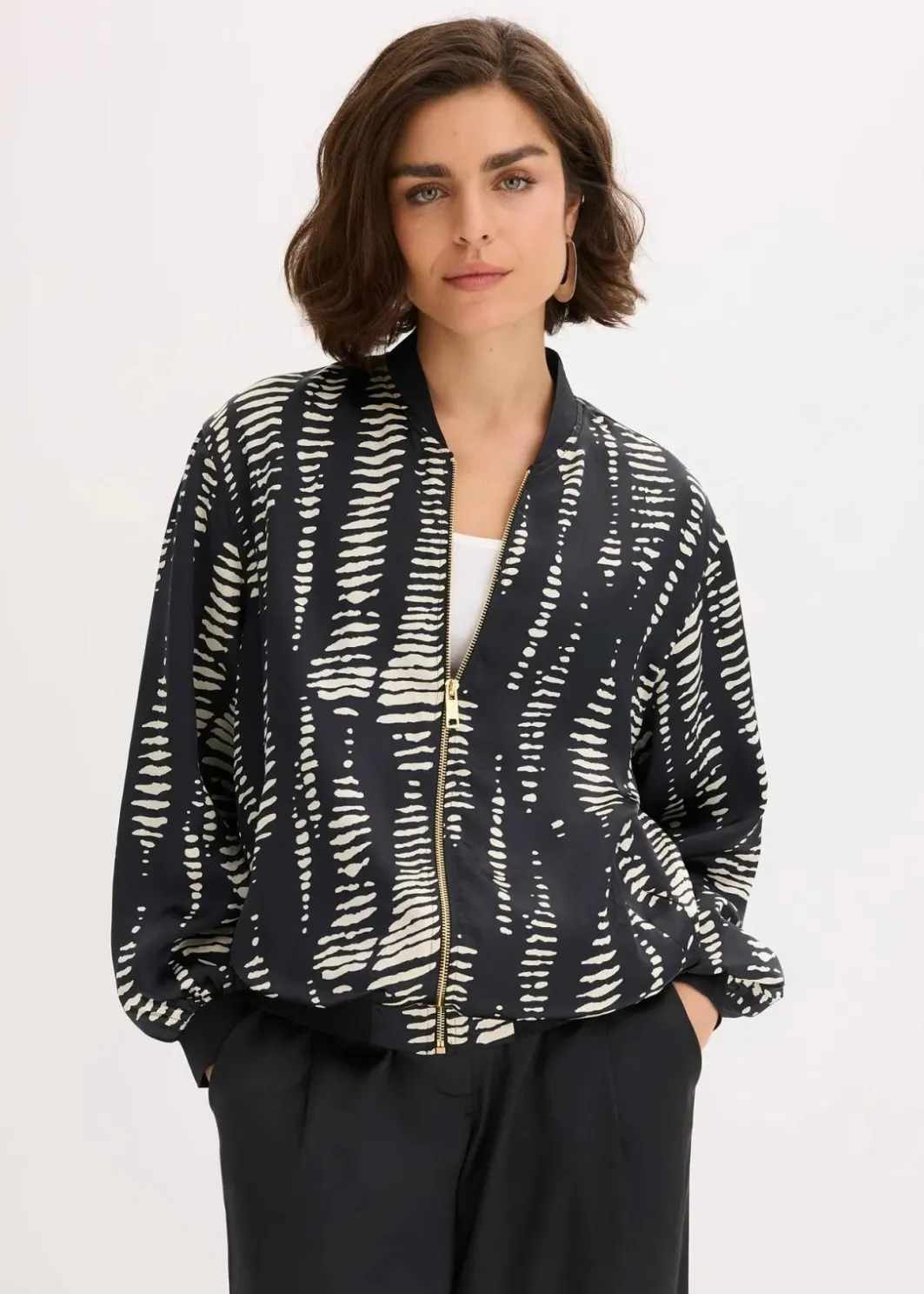 Damen bonprix Bekleidung·Hosen|Jacken & Mäntel|Blouson aus fließendem Satin