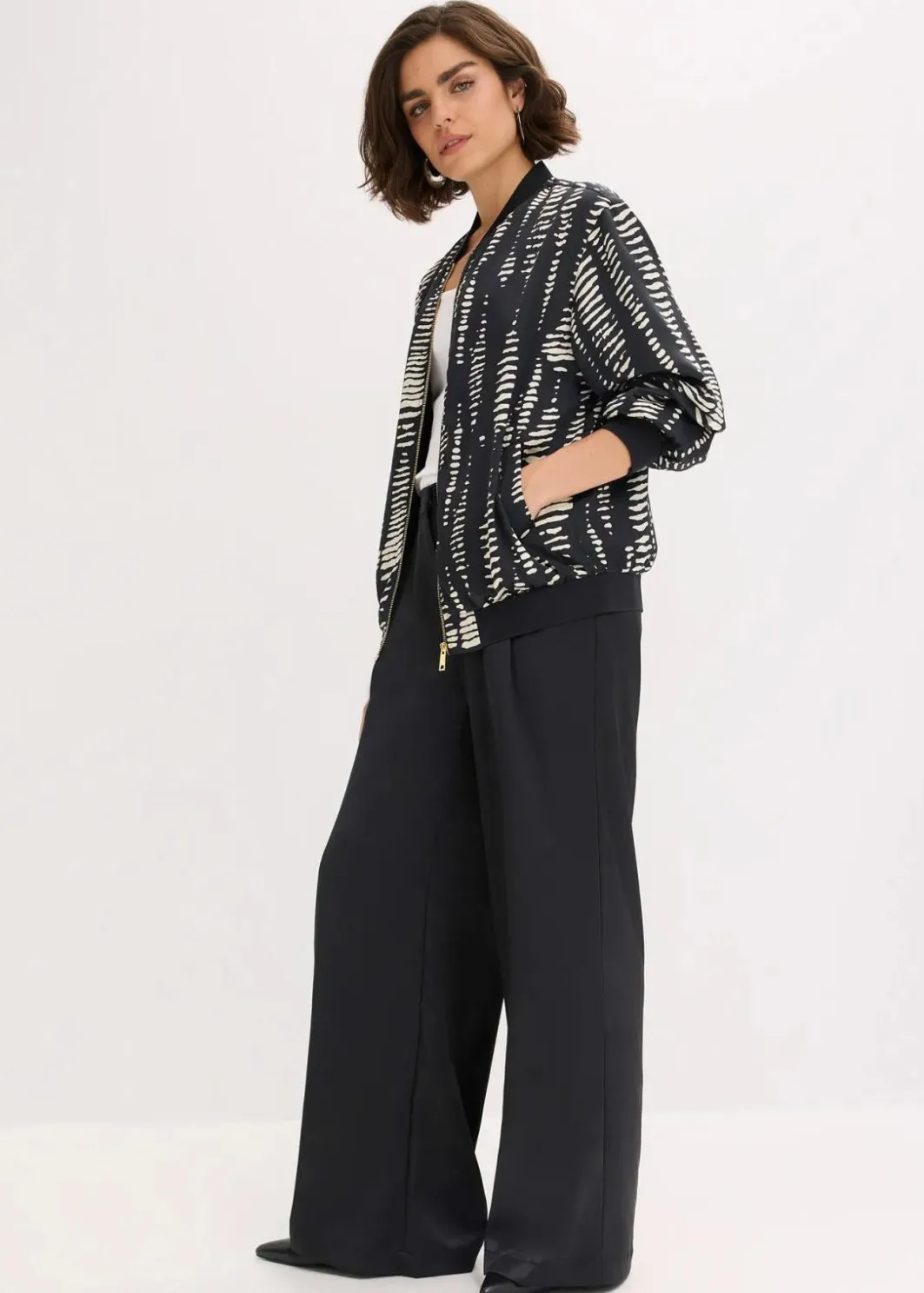 Damen bonprix Bekleidung·Hosen|Jacken & Mäntel|Blouson aus fließendem Satin