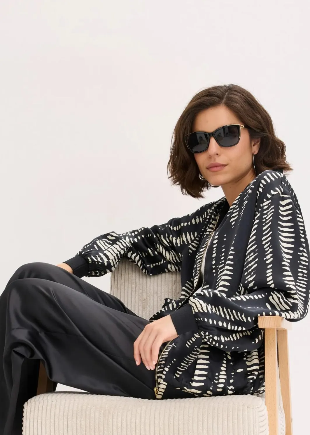 Damen bonprix Bekleidung·Hosen|Jacken & Mäntel|Blouson aus fließendem Satin