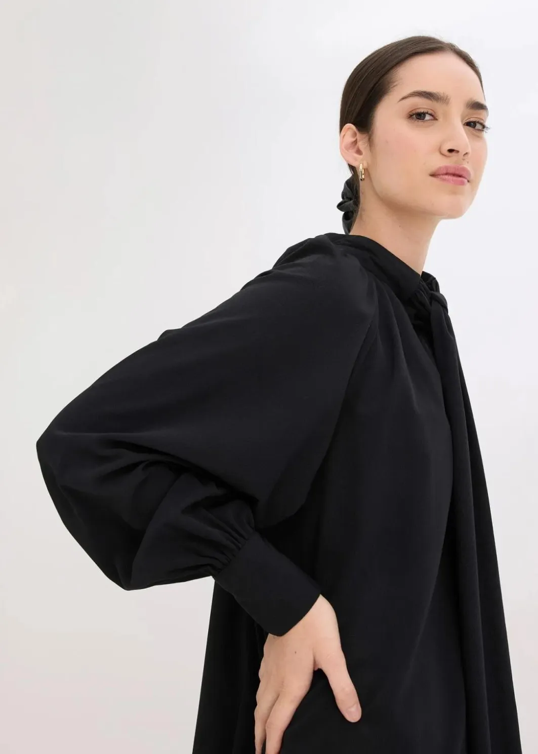 Damen bonprix Bekleidung·Pullover & Strickjacken|Nachhaltigere Materialien|Blusenkleid mit Schluppenkragen