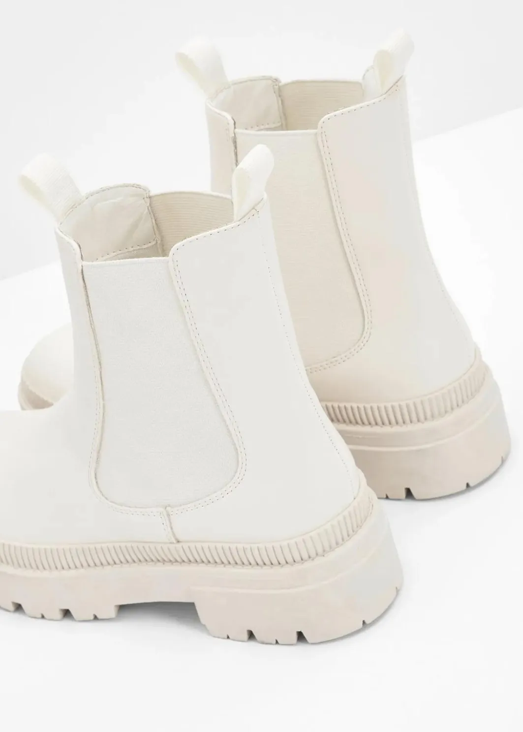 Damen bonprix Schuhe & Accessoires In Spezialgrößen·Schuhe In Übergröße|Schuhe & Accessoires In Spezialgrößen·Elastischer Schaft|Chelsea-Boots mit Profilsohle