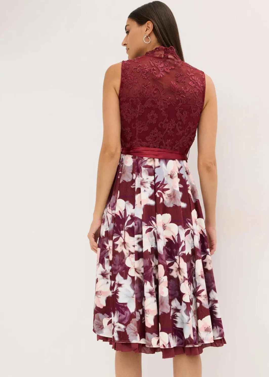 Damen bonprix Kleider|Dirndl mit Stickerei und Samtrock (2-tlg.Set)
