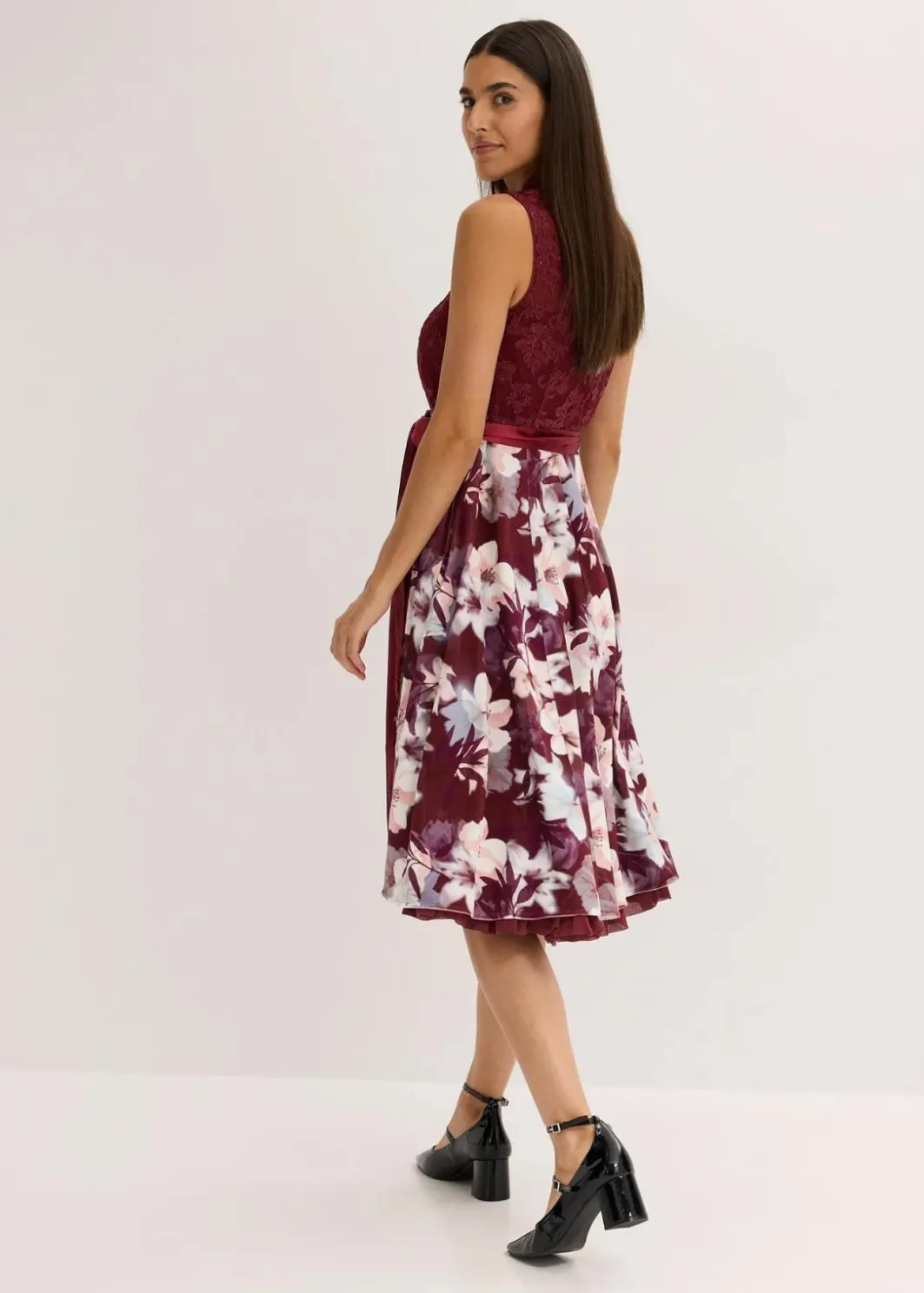 Damen bonprix Kleider|Dirndl mit Stickerei und Samtrock (2-tlg.Set)