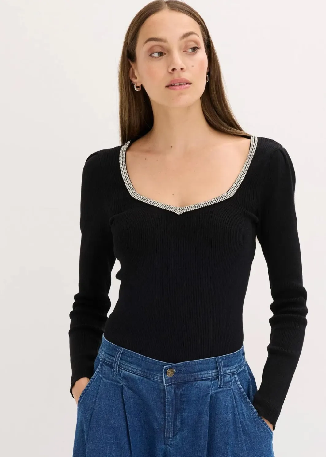New Feinstrickpullover mit Schmuck-Detail Damen Pullover & Strickjacken|Strickmode