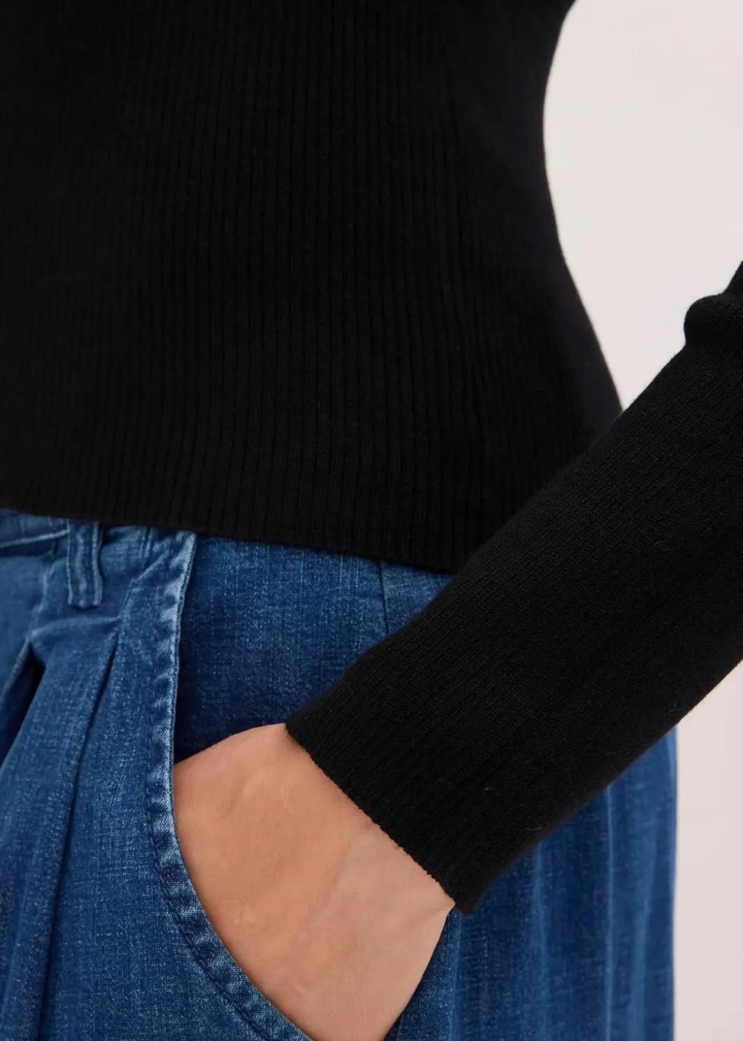 New Feinstrickpullover mit Schmuck-Detail Damen Pullover & Strickjacken|Strickmode