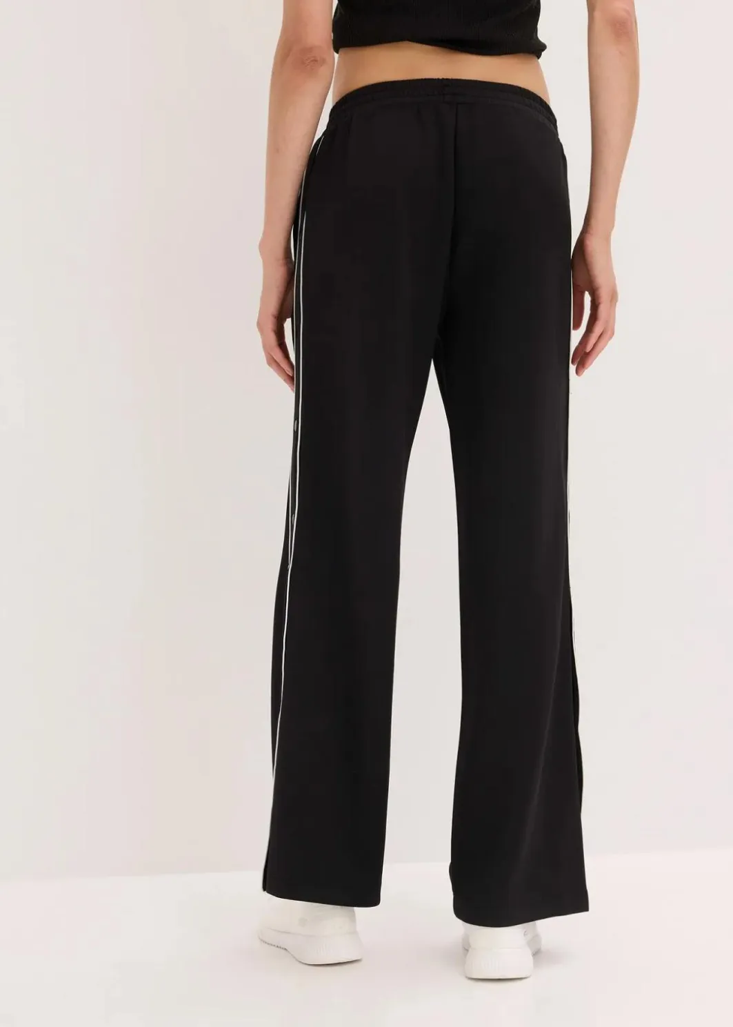 Damen bonprix Bekleidung·Sweat|Bekleidung·Kleider|Funktions-Jogginghose mit Knöpfen, schnelltrocknend