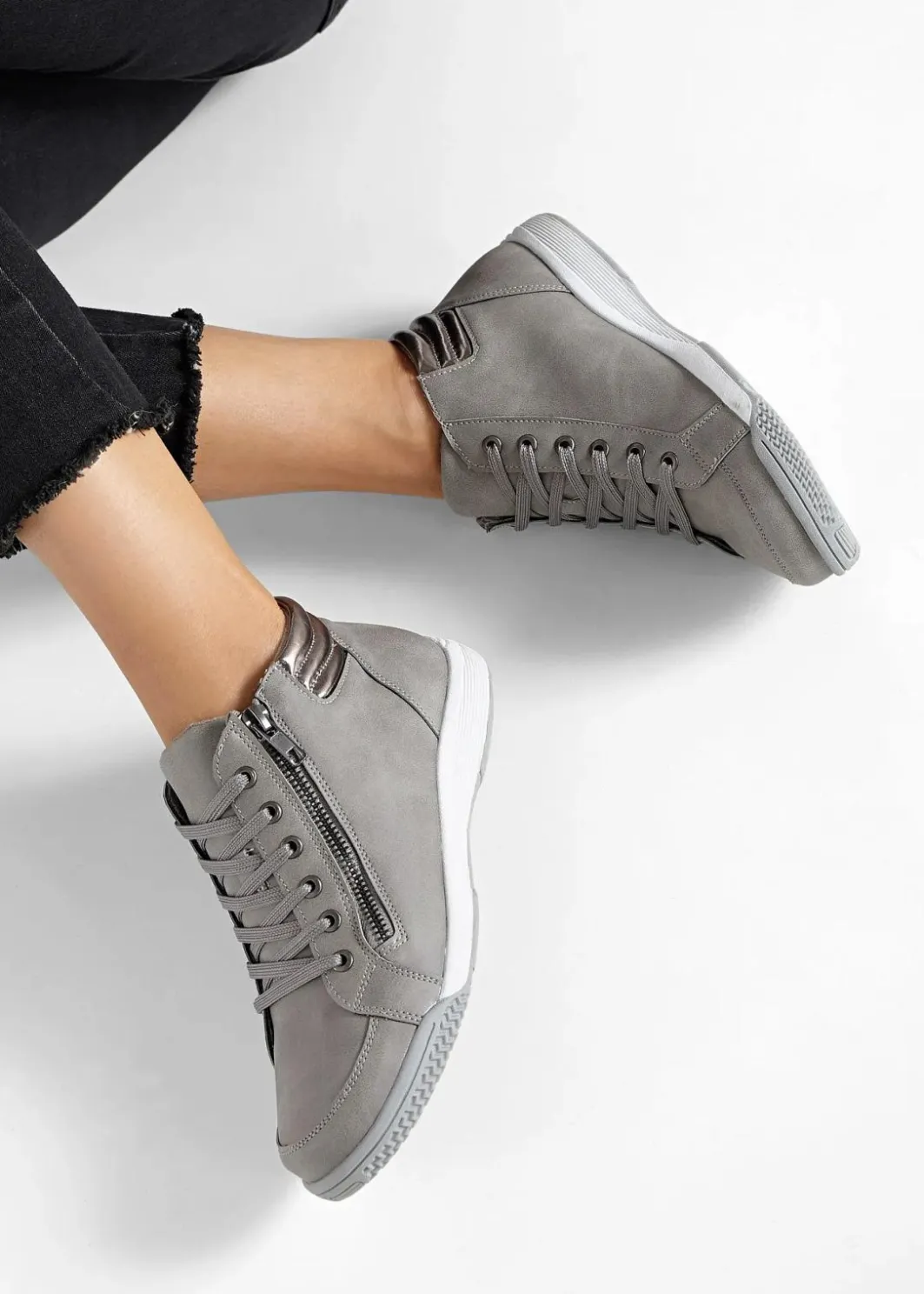 Damen bonprix Gefütterte Winterschuhe|Sneaker|High-Top-Sneaker mit Reißverschluss