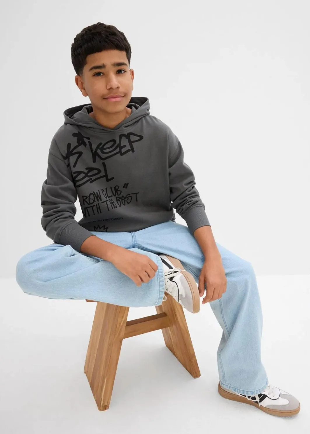 Kinder bonprix Jungen 2-8 Jahre·Nachhaltigere Materialien|Jungen 9-16 Jahre·Sweat & Strick|Hoodie mit Graffiti-Print aus reiner Bio-Baumwolle