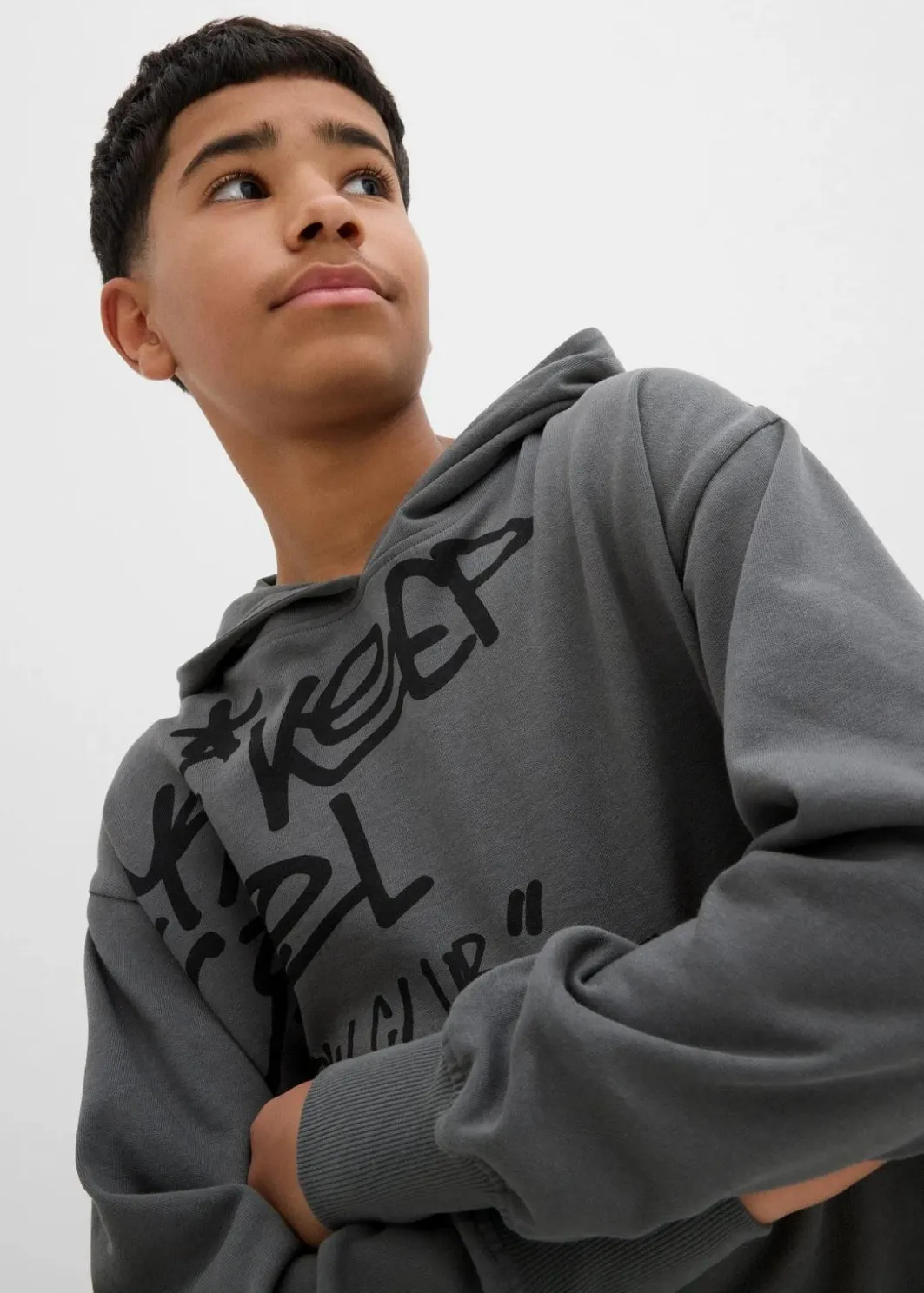 Kinder bonprix Jungen 2-8 Jahre·Nachhaltigere Materialien|Jungen 9-16 Jahre·Sweat & Strick|Hoodie mit Graffiti-Print aus reiner Bio-Baumwolle