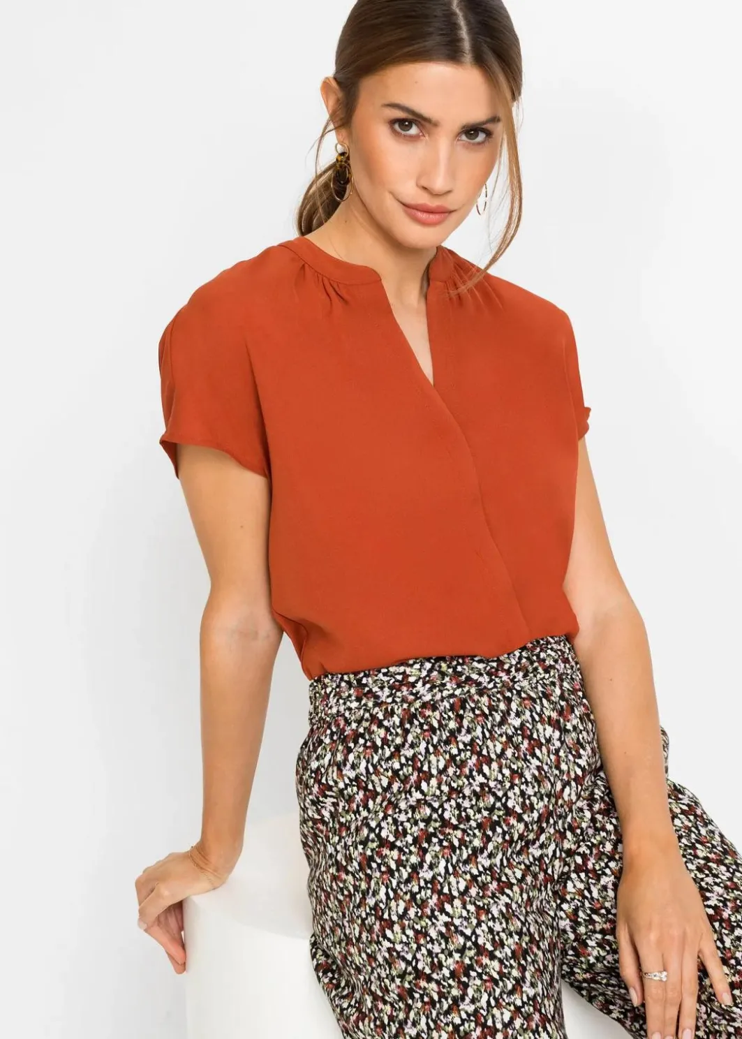 Outlet Kurzarmbluse mit verdeckter Knopfleiste Damen Blusen & Tuniken|Bekleidung·Jacken & Mäntel