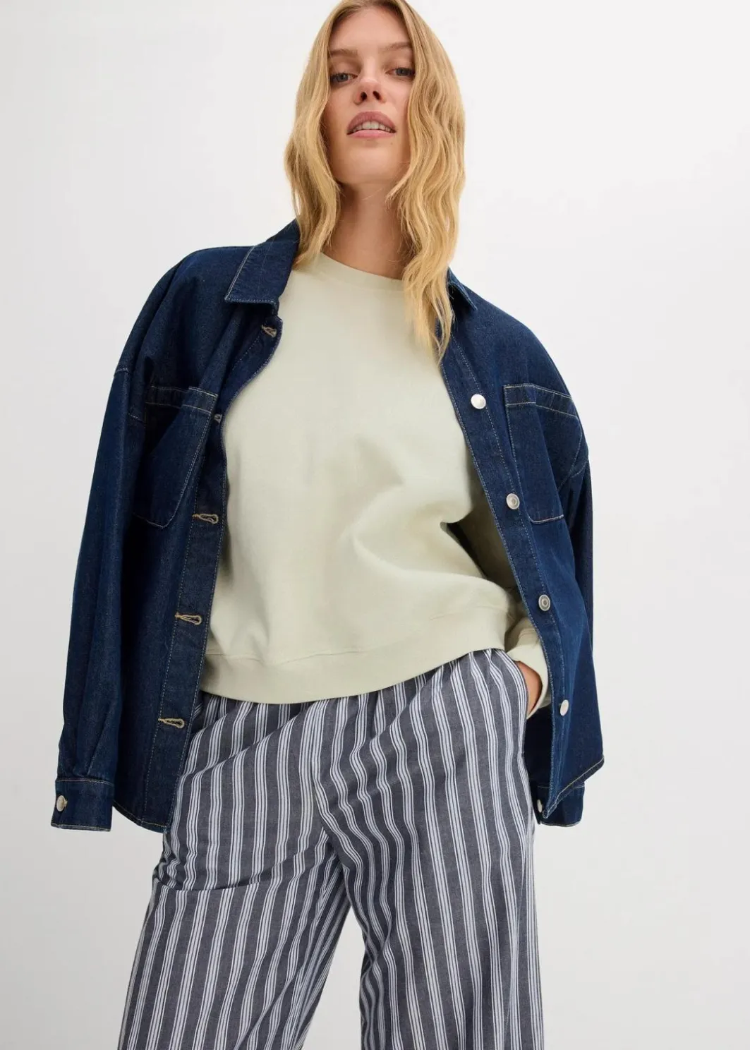 Damen bonprix Bekleidung·Röcke|Bekleidung·Blusen & Tuniken|Kurzes Oversize-Sweatshirt aus reiner Bio-Baumwolle