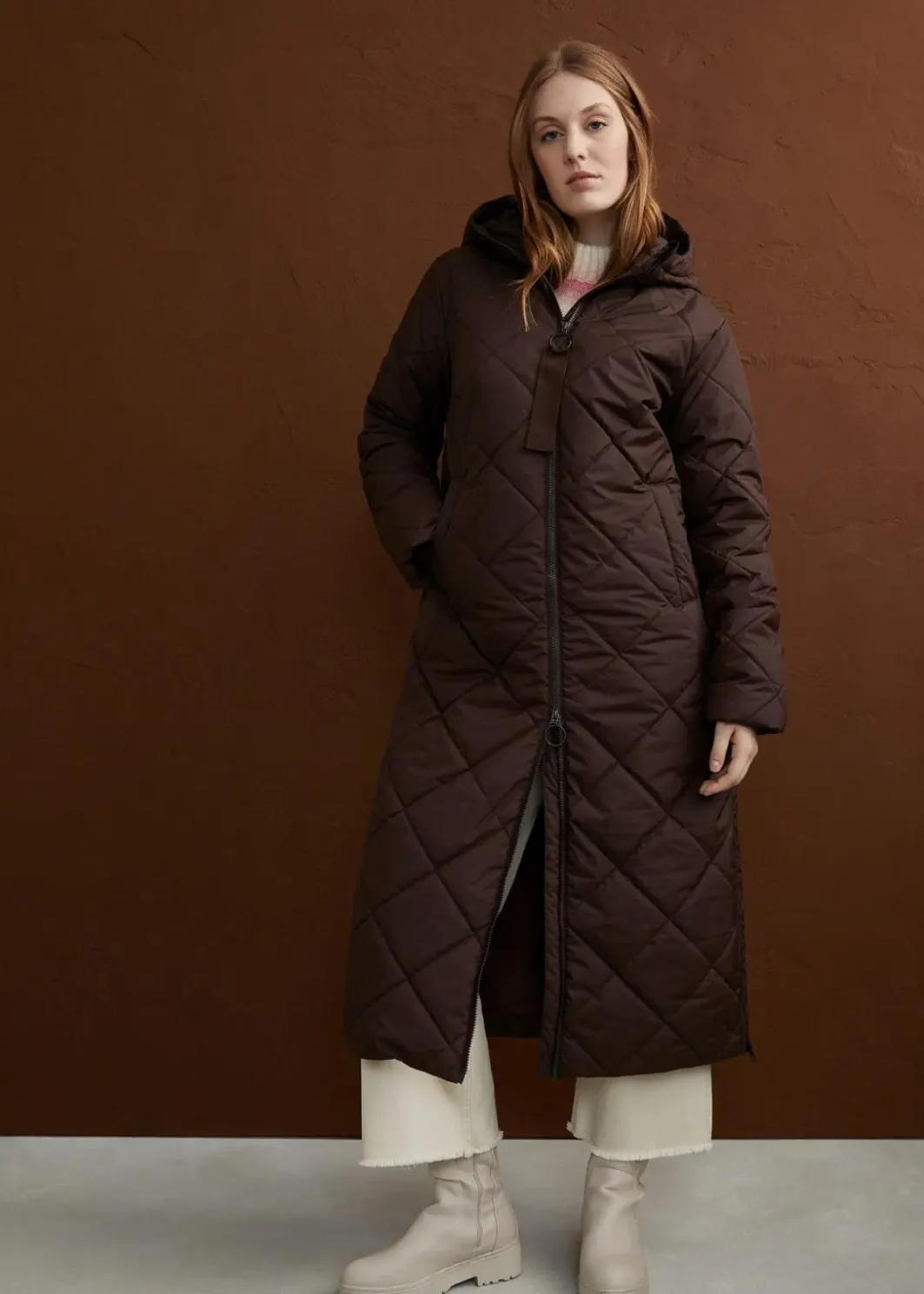 Outlet Langer, wattierter Steppmantel mit Kapuze Damen Nachhaltigere Materialien|Bekleidung·Hosen