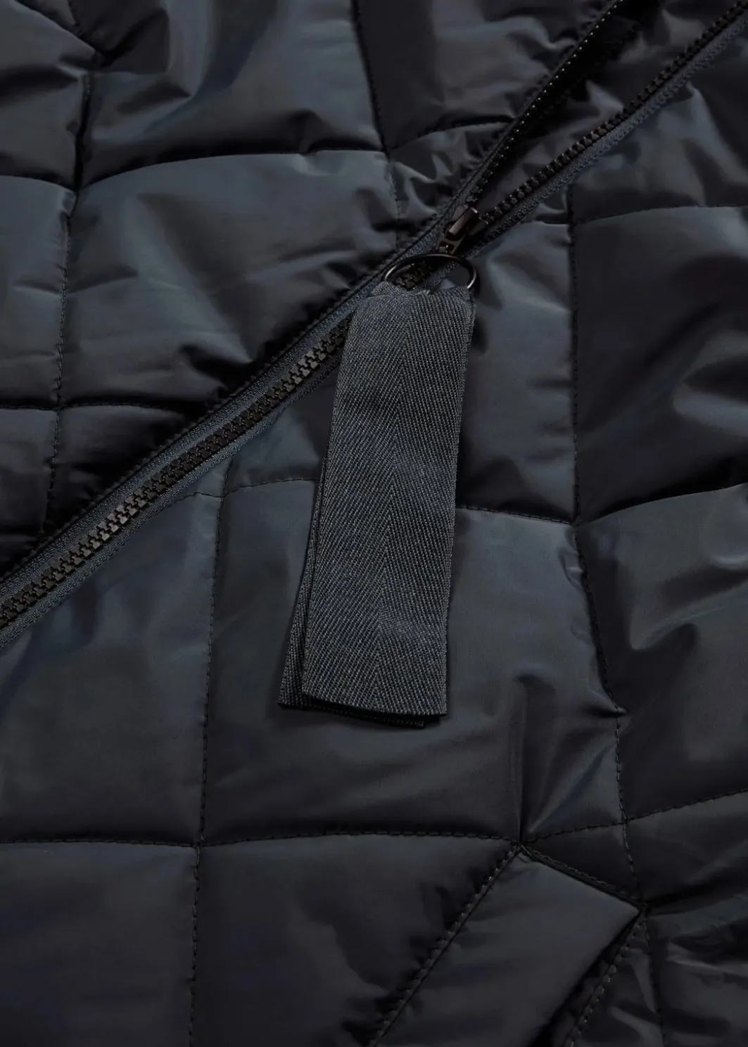 Damen bonprix Bekleidung·Hosen|Nachhaltigere Materialien|Langer, wattierter Steppmantel mit Kapuze
