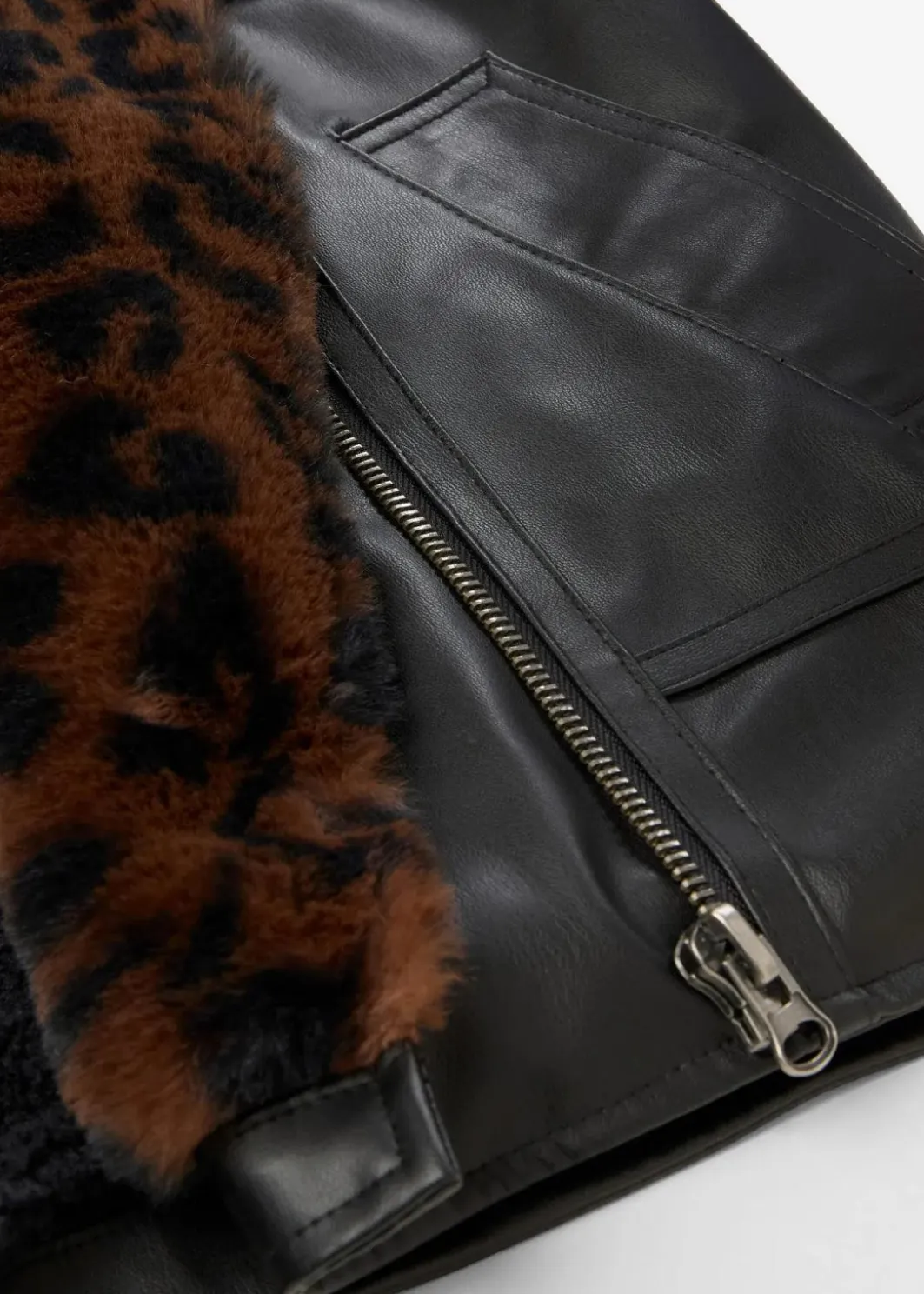 Damen bonprix Bekleidung·Hosen|Jacken & Mäntel|Lederimitat-Jacke mit Leoparden Kunstfell
