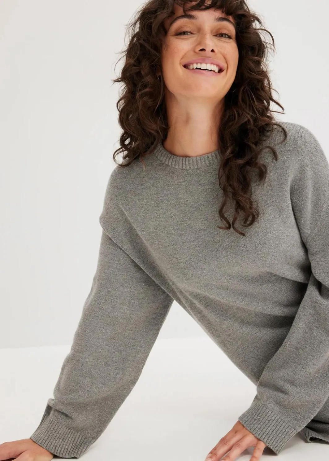 New Long-Feinstrickpullover mit Seitenschlitzen aus Viskose-Mix Damen Bekleidung·Umstandsmode|Strickmode
