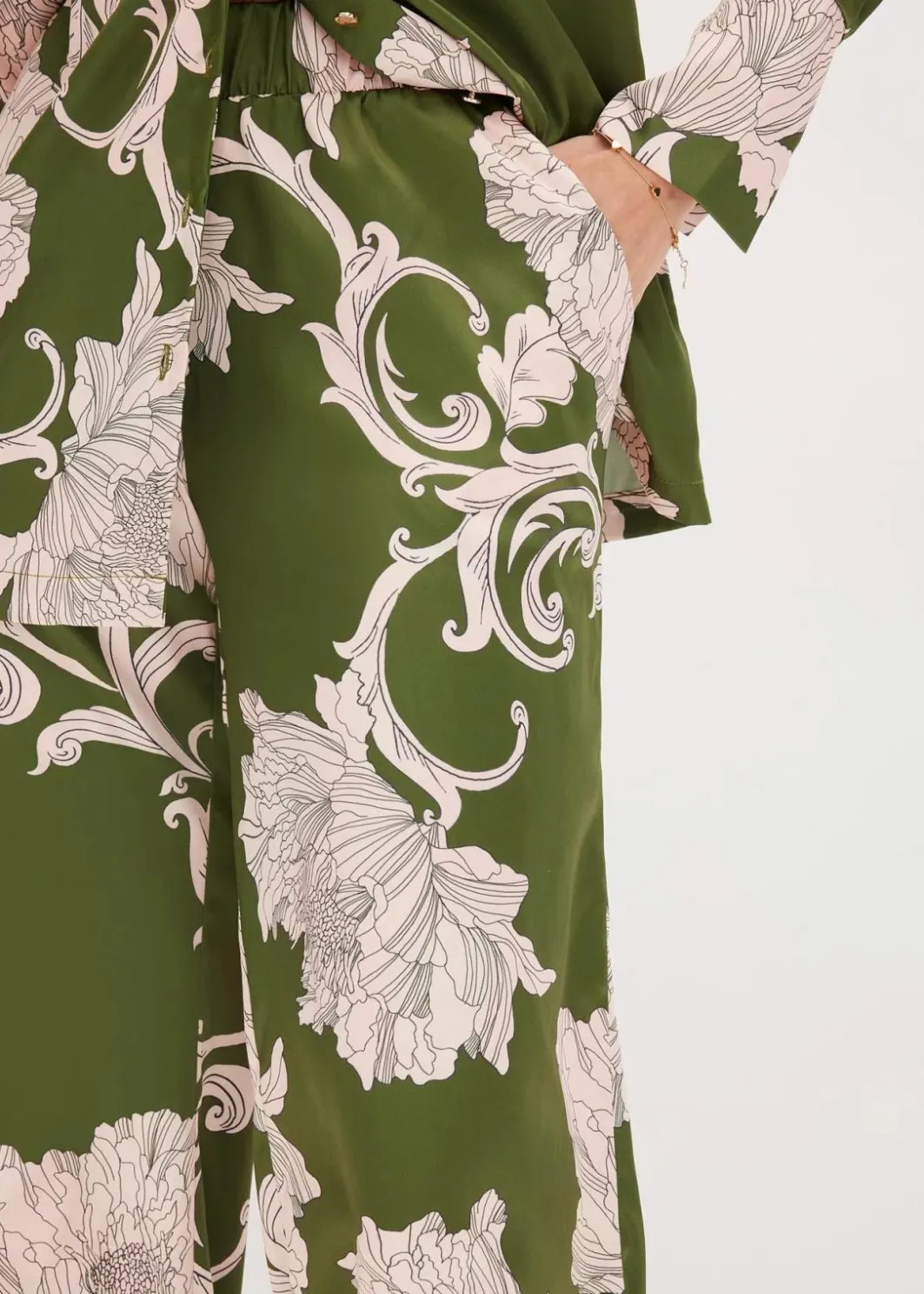 Outlet Palazzo-Hose aus fließendem Satin Damen Bekleidung·Kleider|Zweiteiler & Sets