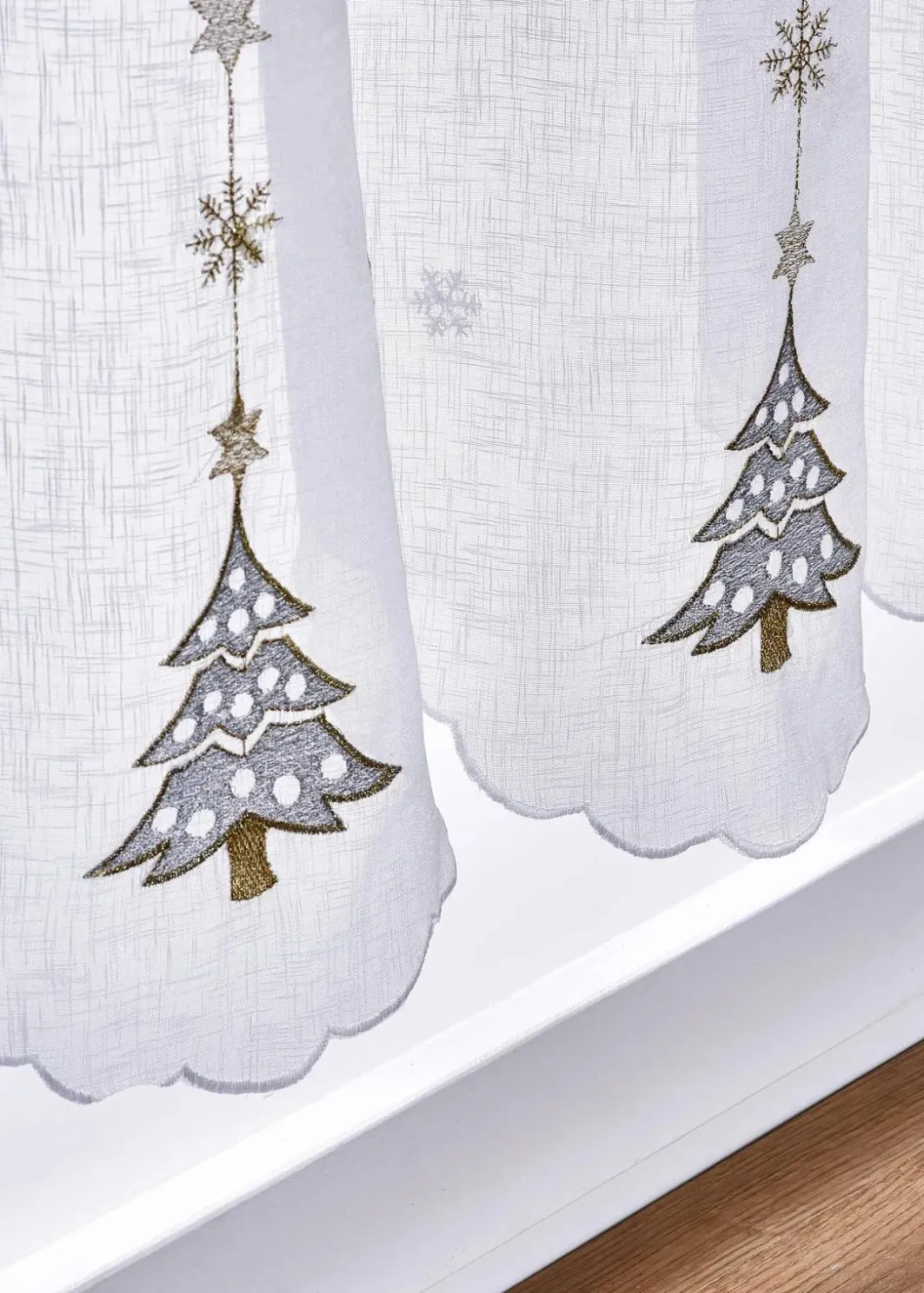 bonprix Scheibengardinen|Weihnachtsdeko & -Textilien·Gardinen|Scheibengardine mit Tannenbaum Stickerei