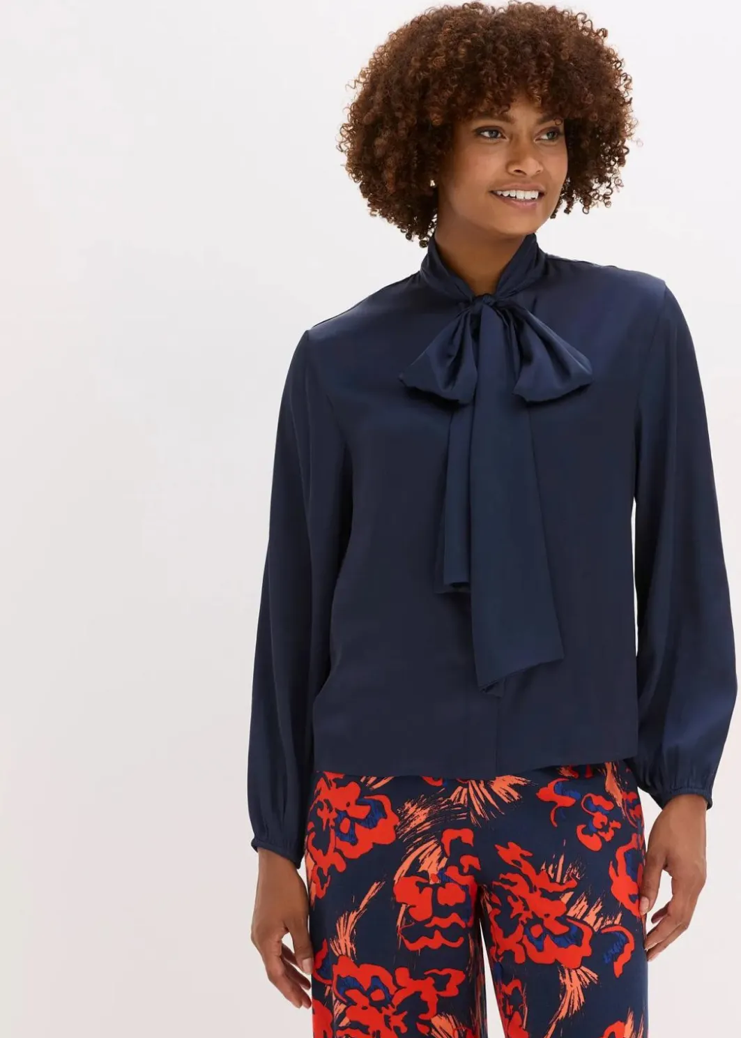 Outlet Schluppenbluse aus fließendem Satin Damen Blusen & Tuniken|Nachhaltigere Materialien