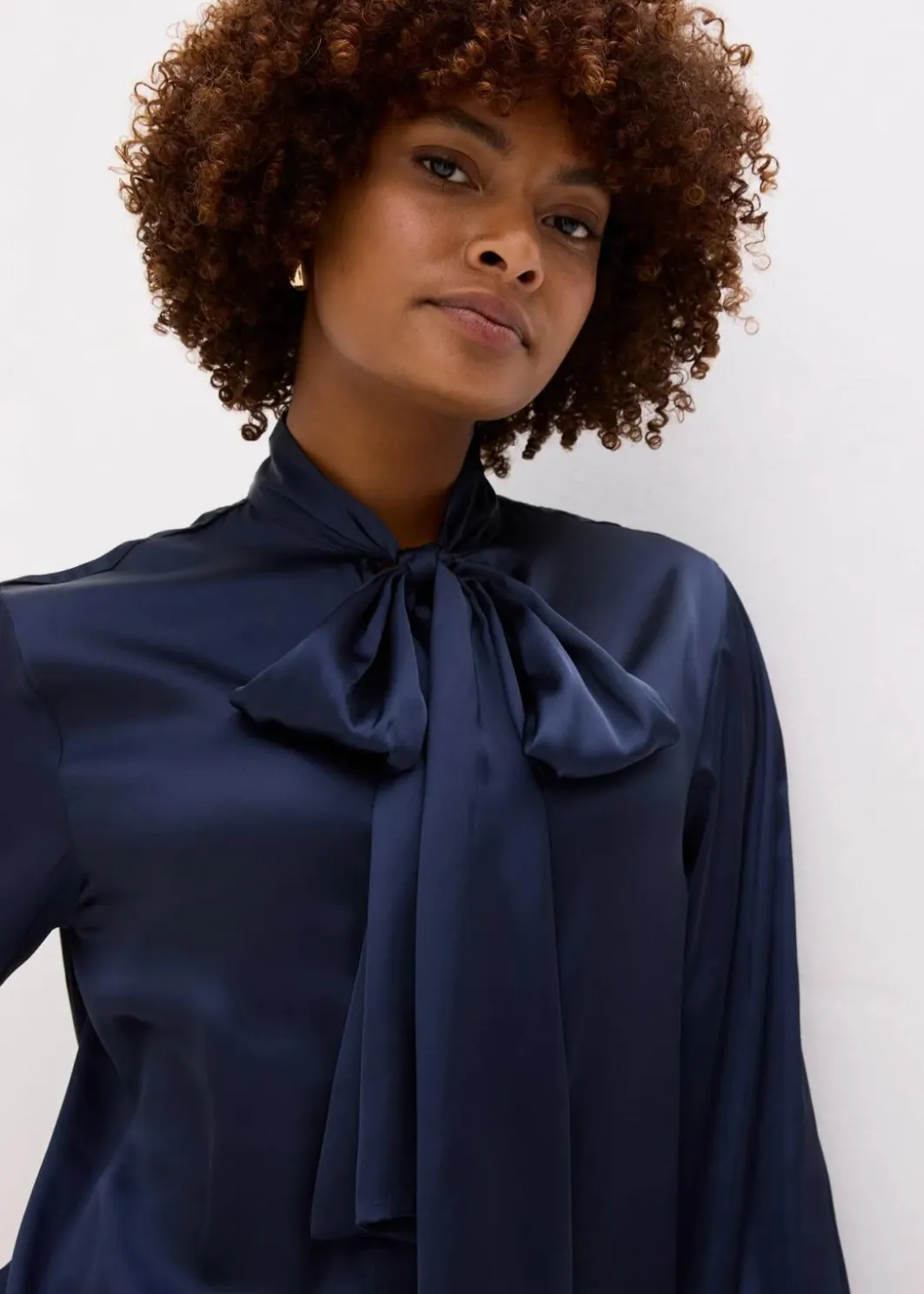 Outlet Schluppenbluse aus fließendem Satin Damen Blusen & Tuniken|Nachhaltigere Materialien