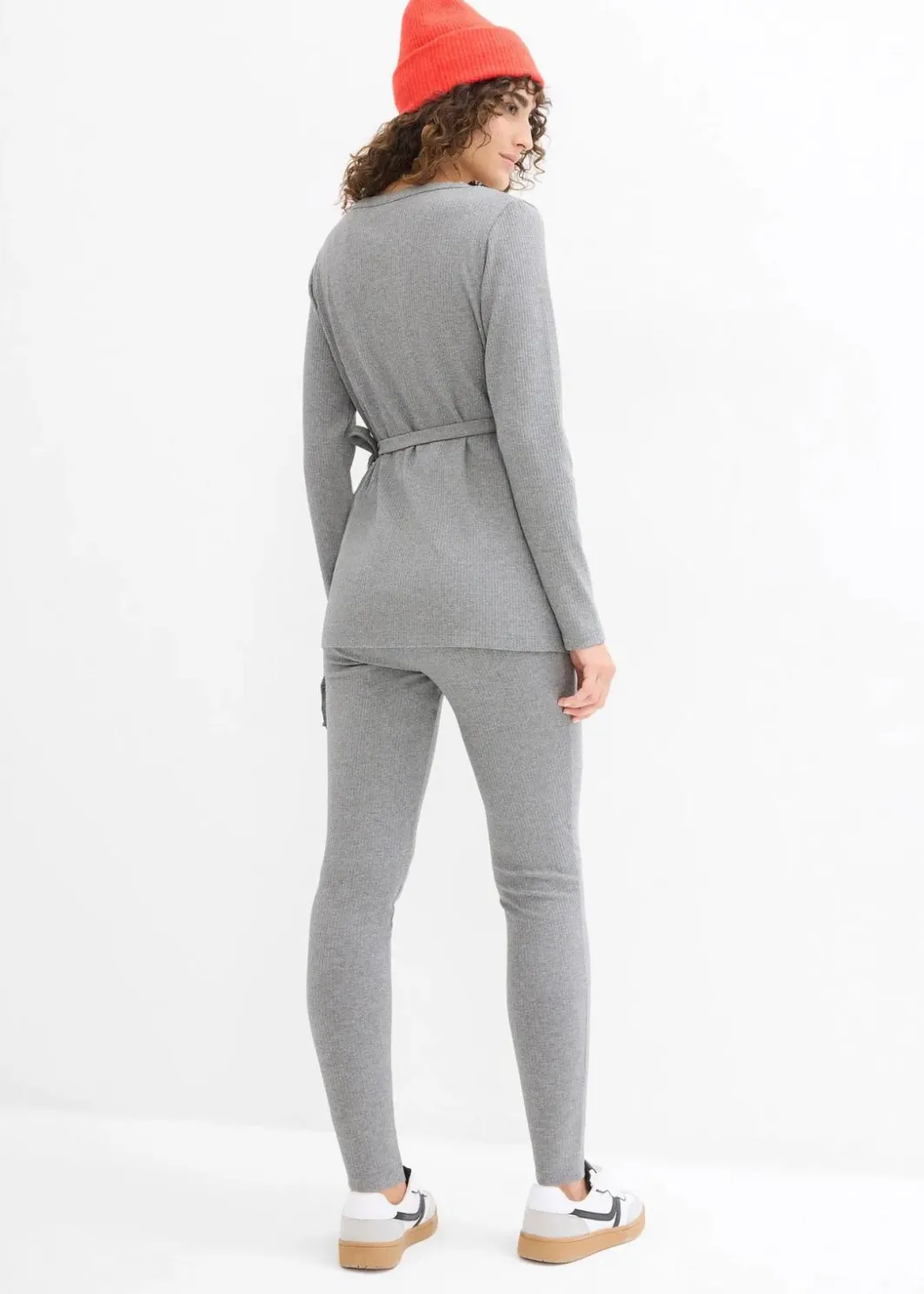 Online Set aus Umstands-Wickelshirt mit bequemer Leggings (2-tlg.Set) Damen Umstandsmode|Nachhaltigere Materialien