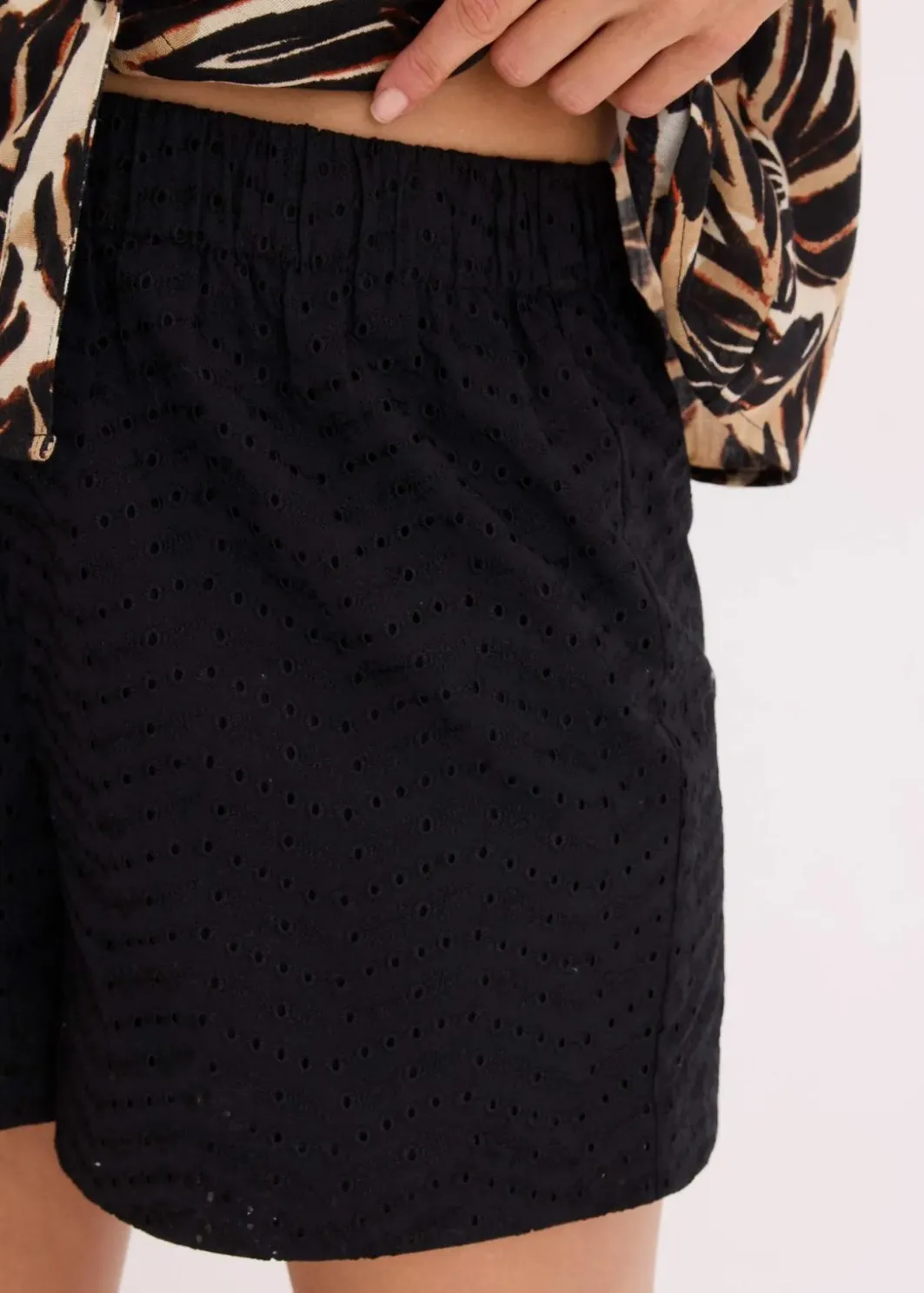 Best Shorts mit Lochstickerei Damen Hosen|Shorts