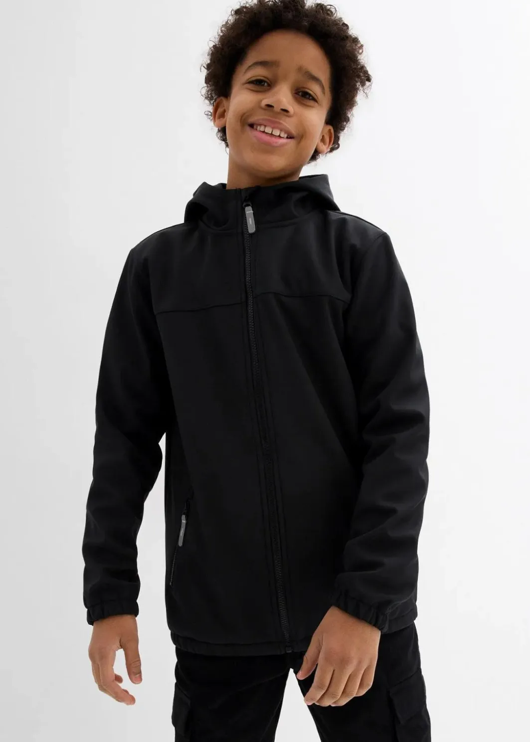 Kinder bonprix Jungen 9-16 Jahre·Jacken & Outdoor|Jungen 2-8 Jahre·Nachhaltigere Materialien|Softshelljacke mit Kapuze, wasserabweisend