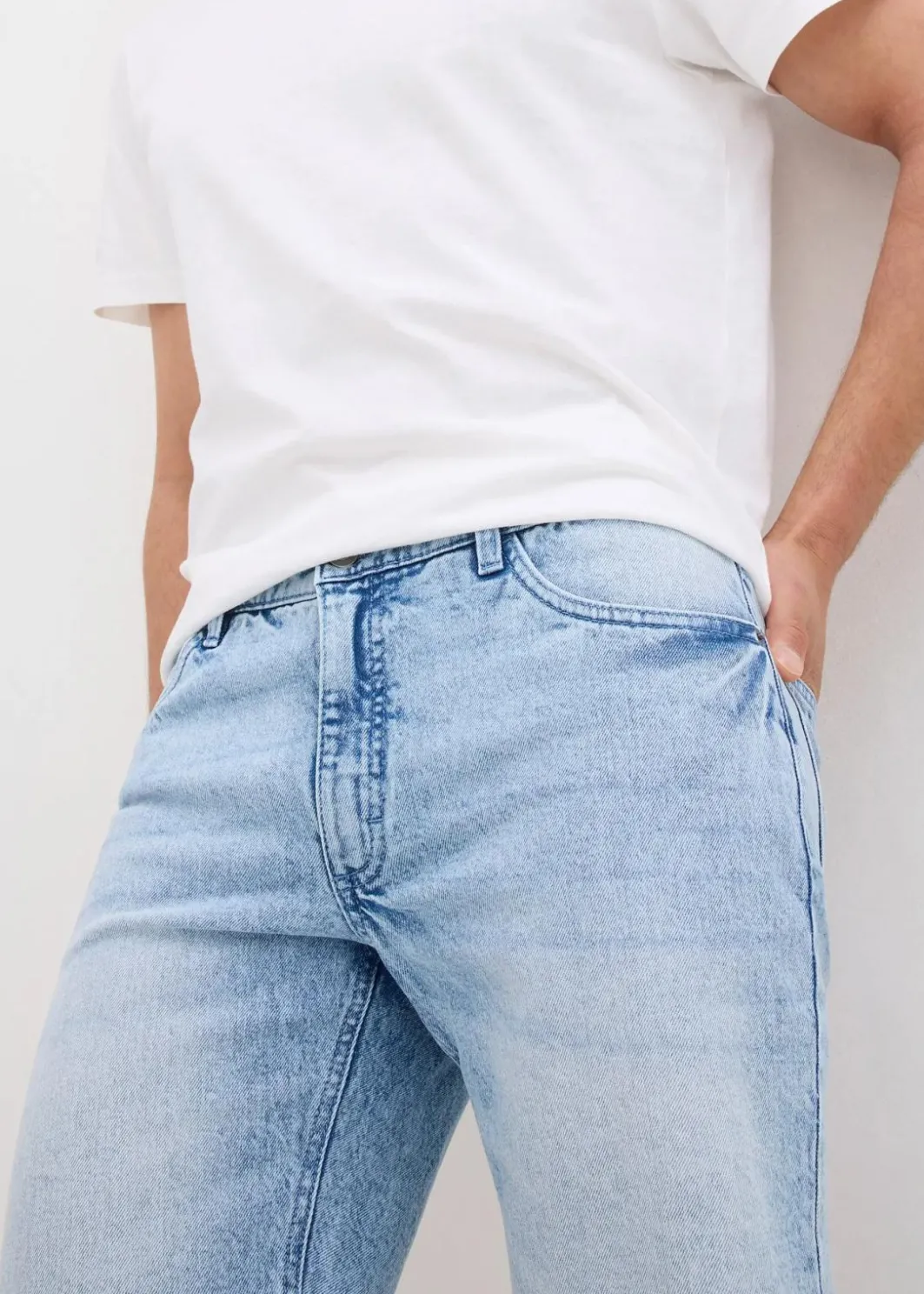 Outlet Stretch-Jeans-Shorts mit offenen Saumkanten, Relaxed Fit Herren Jeans|Shorts