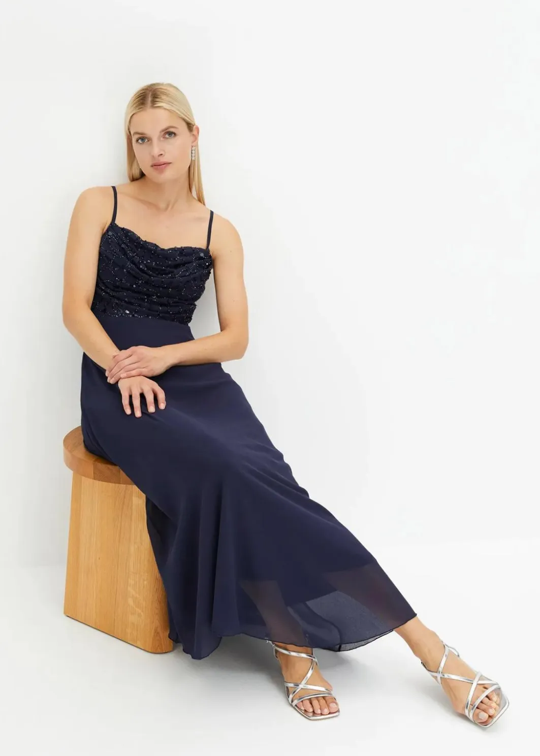Damen bonprix Bekleidung·Pullover & Strickjacken|Festliche Mode|Trägerkleid mit Paillettenstickerei
