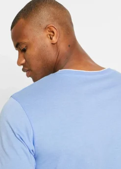 Sale T-Shirt mit V-Ausschnitt in Doppeloptik Herren Shirts & Polos