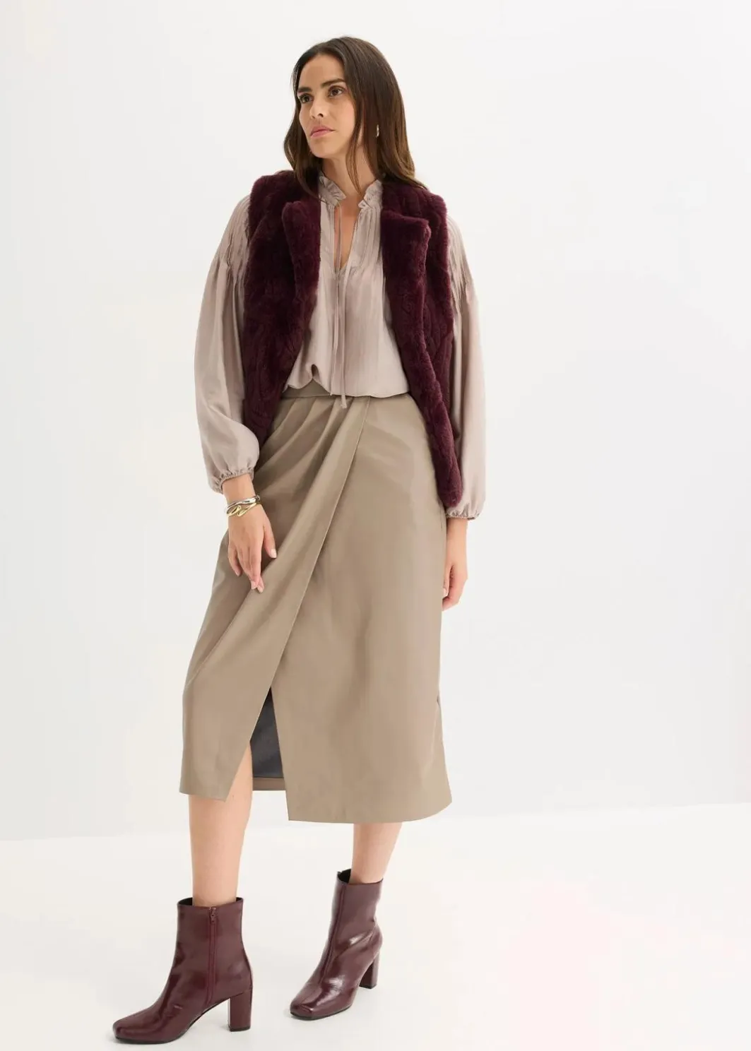 Damen bonprix Blusen & Tuniken|Bekleidung·Jacken & Mäntel|Tunikabluse aus glänzendem Satin mit Biesen