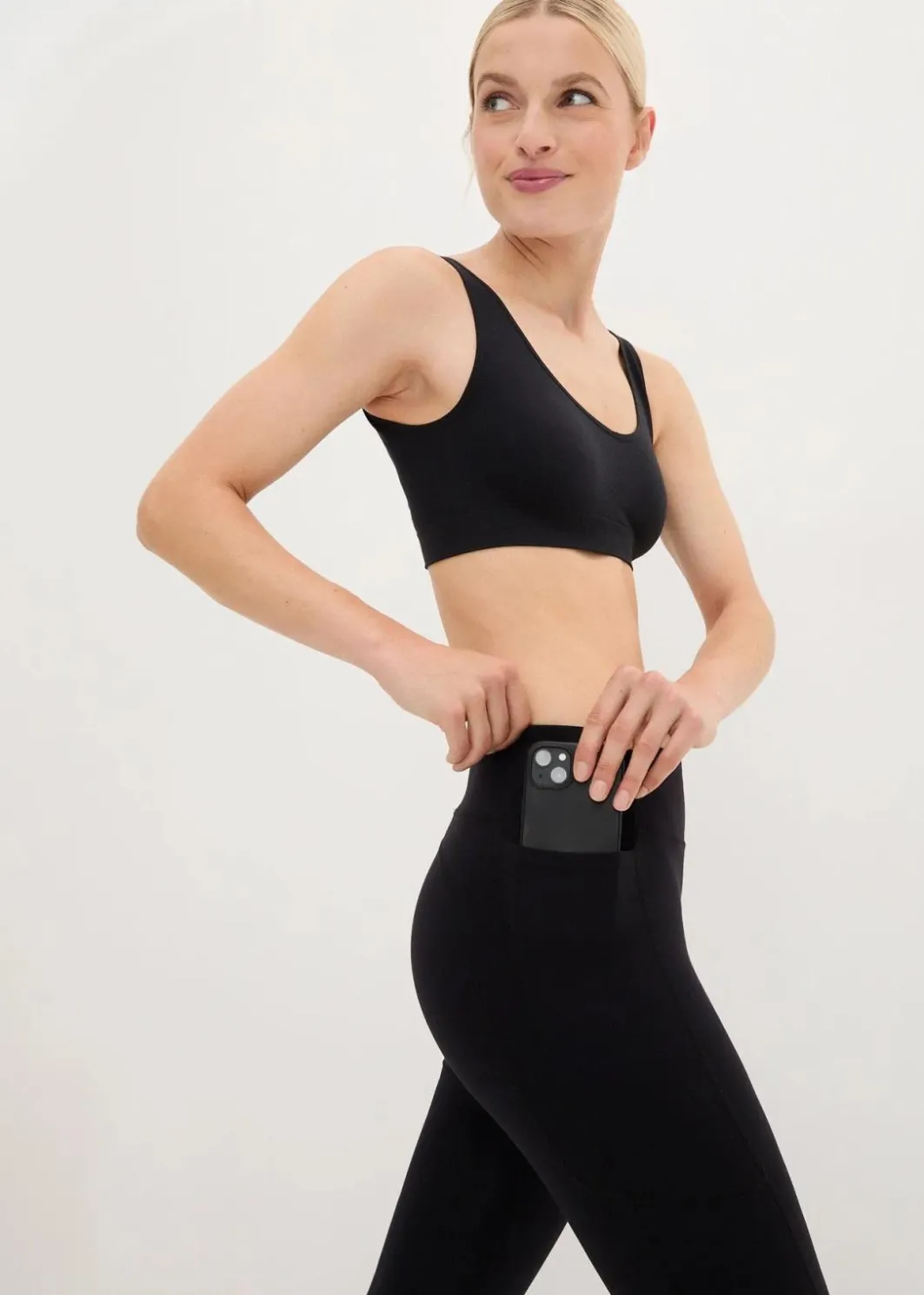 Damen bonprix Bekleidung·Sweat|Bekleidung·Kleider|Ultrasofte Sport-Leggings mit seitlichen Taschen, Capri-Länge