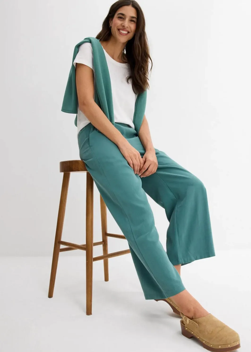 Outlet Verkürzte Hose aus weichem Viskose-Mix Damen Hosen|Bekleidung·Kleider