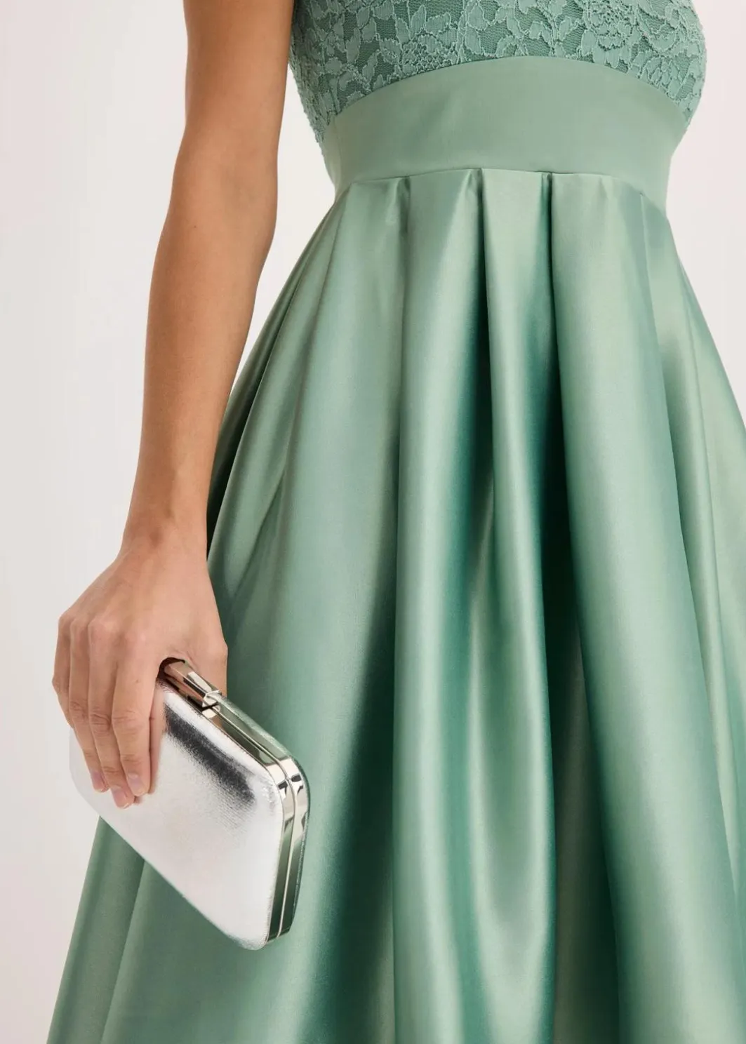 Best Vokuhila-Kleid aus glänzendem Satin mit Spitze Damen Bekleidung·Pullover & Strickjacken|Festliche Mode