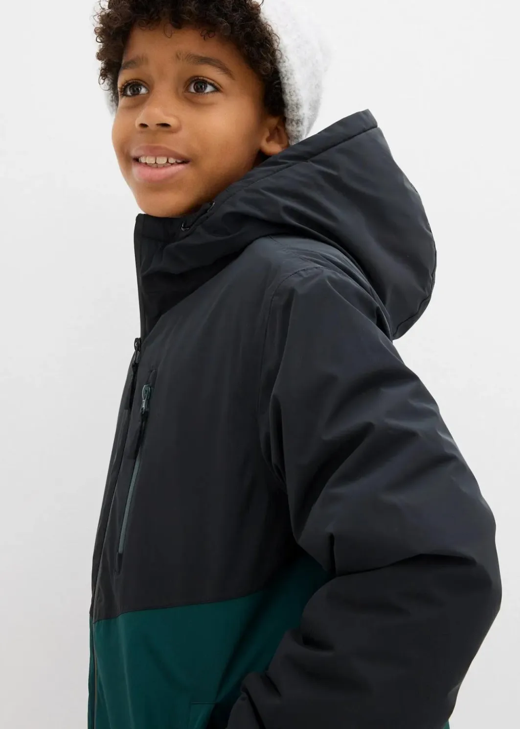 Kinder bonprix Jungen 2-8 Jahre·Nachhaltigere Materialien|Jungen 9-16 Jahre·Jacken & Outdoor|wasserdichte Winterjacke im Colourblocking mit Kapuze