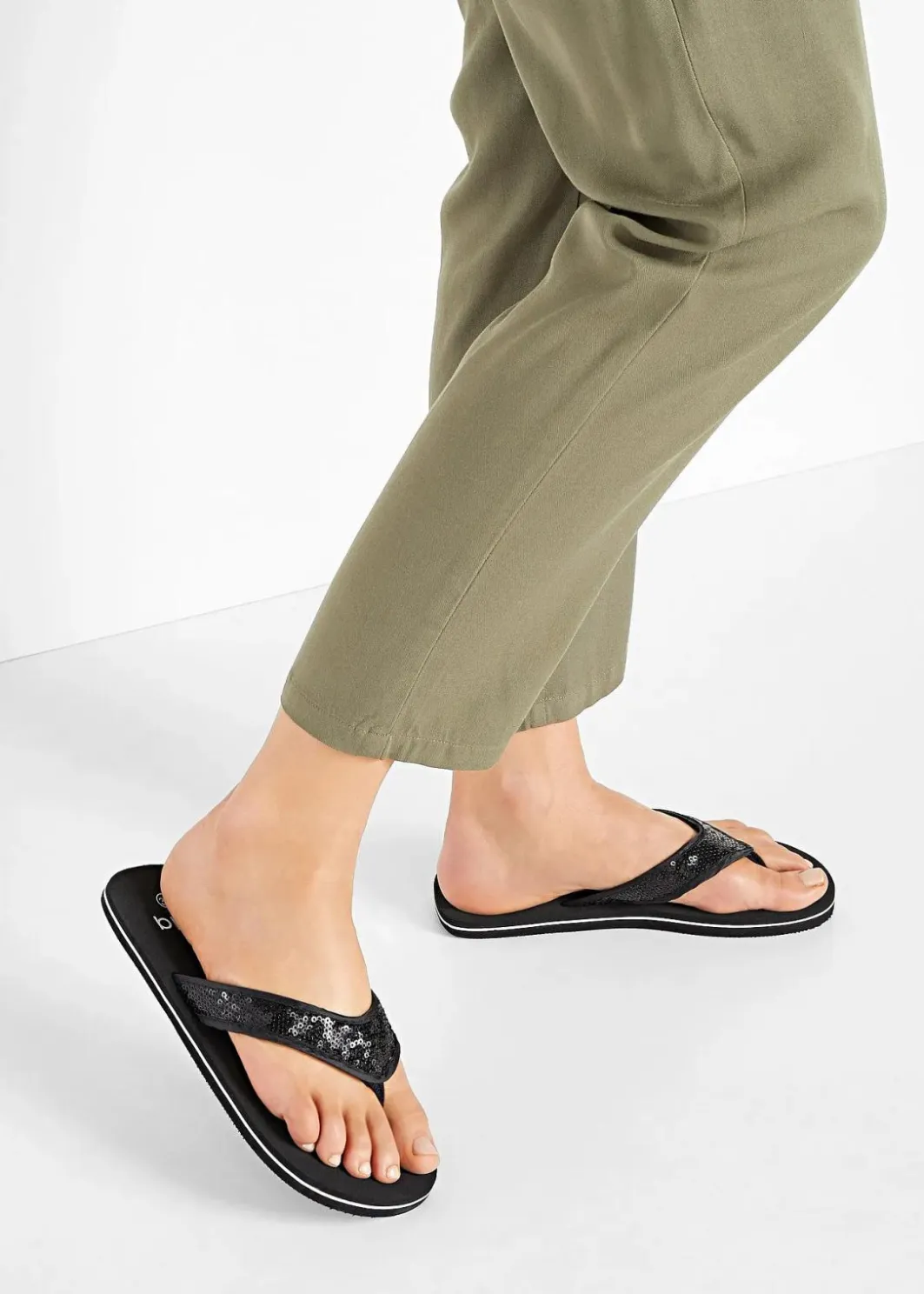 Damen bonprix Strandmode|Sommerschuhe|Zehenstegpantoletten mit Pailletten